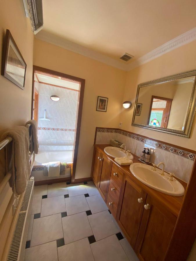 Twin Totara Cottage Аппер-Хатт Экстерьер фото